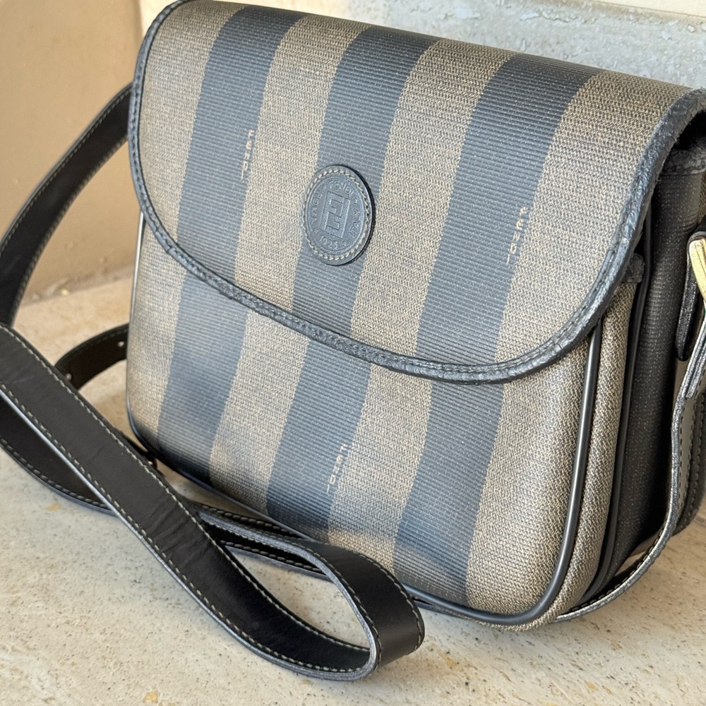 Authentic Fendi Roma Shoulder/Crossbody Bag - Picture 8 of 17